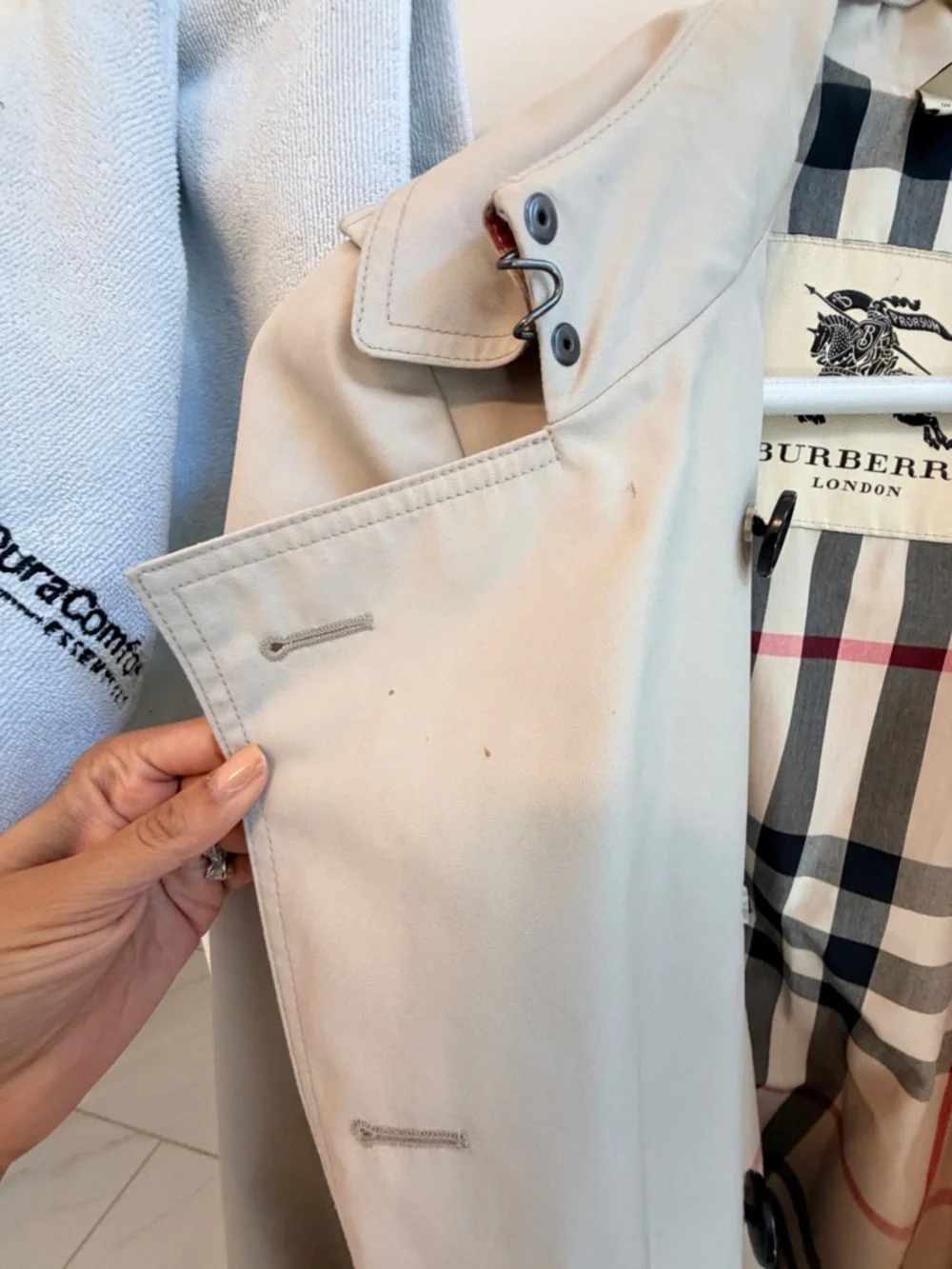 Burberry Light Beige womens Classic Trench Coat with Signature Check Lining - Picture 2 of 12